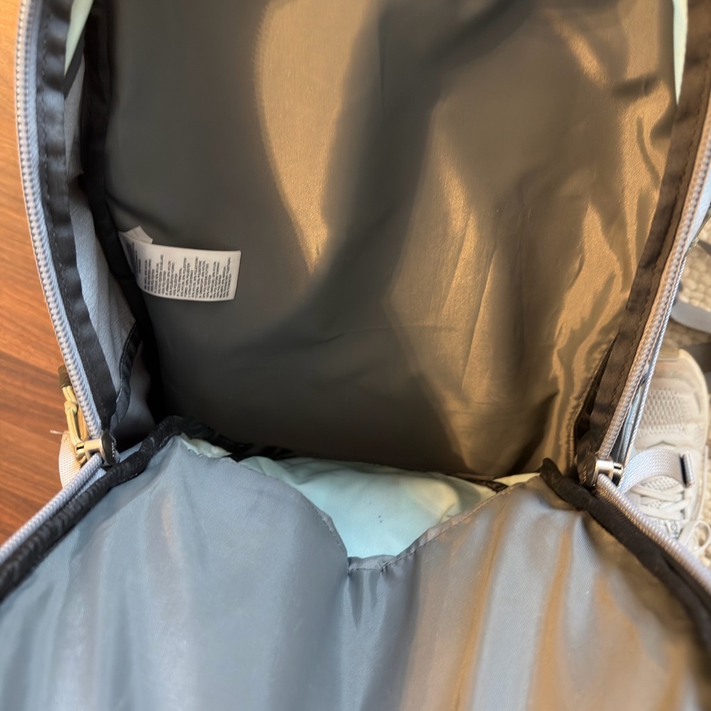 The North Face Women's Blue and Gray Backpack - Picture 4 of 7